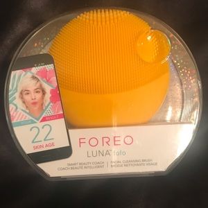 Foreo LUNA fofo facial cleaning brush